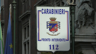 Sequestrano e picchiano 50enne per ore, arrestati 2 minorenni